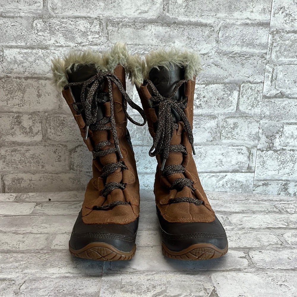 The North Face winter boots women’s size 6 water-proof fleece line lace up